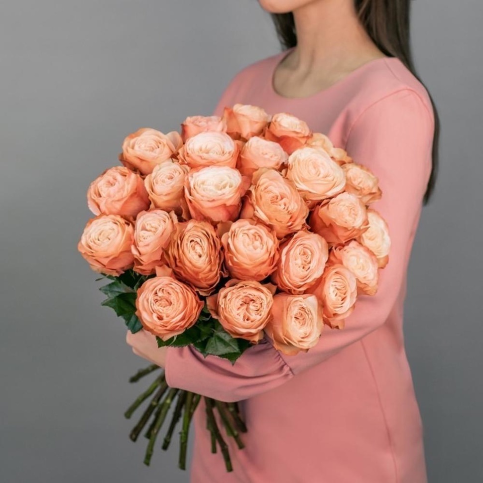 25 пионовидных  роз